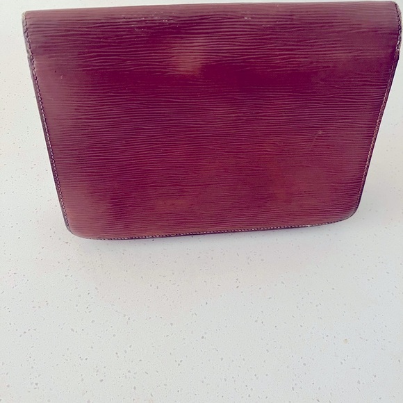 Louis Vuitton - Picture 3 of 12